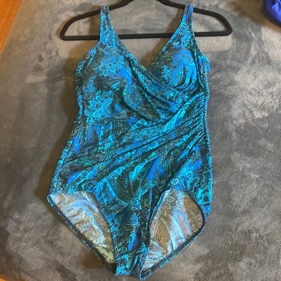 Miraclesuit One Piece - Picture 5 of 12